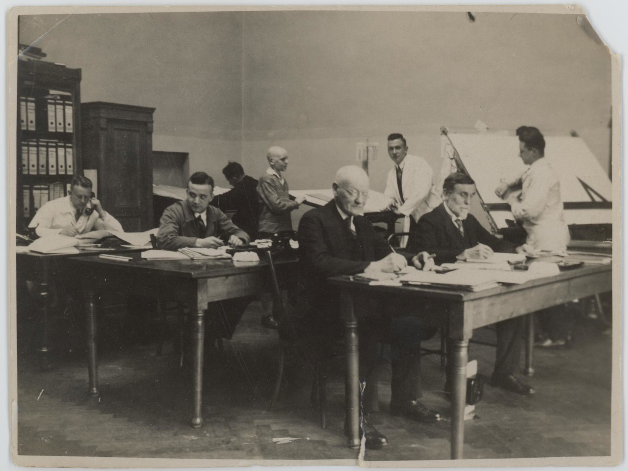 Büroarbeit, 1920er oder 1930er Jahre, Fotograf unbekannt, Archiv für Alltagskultur in Westfalen, 1999.00610.