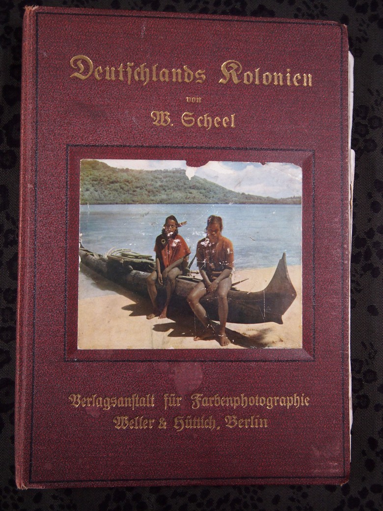 Das Buch „Deutschlands Kolonien“ von Willy Scheel erschien 1912 in einer Auflage von 400.000 Exemplaren und sollte über Text und Bild vor allem die nachwachsende Generation für die koloniale Sache begeistern. (Foto: Archiv für Alltagskultur)