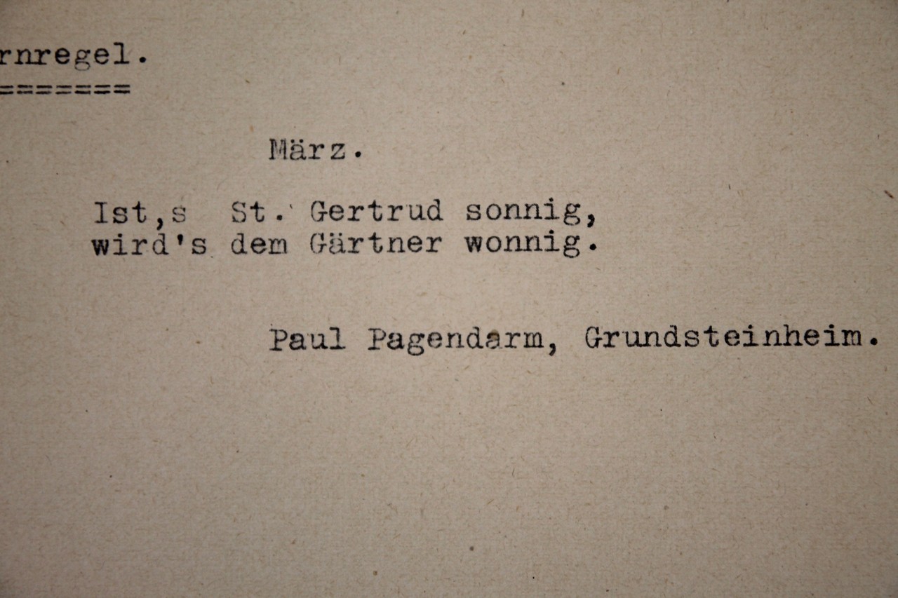 Eine mit mit einer Schreibmaschine geschriebene Wetterregel.
