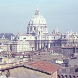 Von dieser zentral gelegenen Unterkunft hatten sie sogar einen Blick auf den Petersdom. Foto: Hedwig Kruse, Archiv für Alltagskultur, Bestand Kruse. (vergrößerte Bildansicht wird geöffnet)