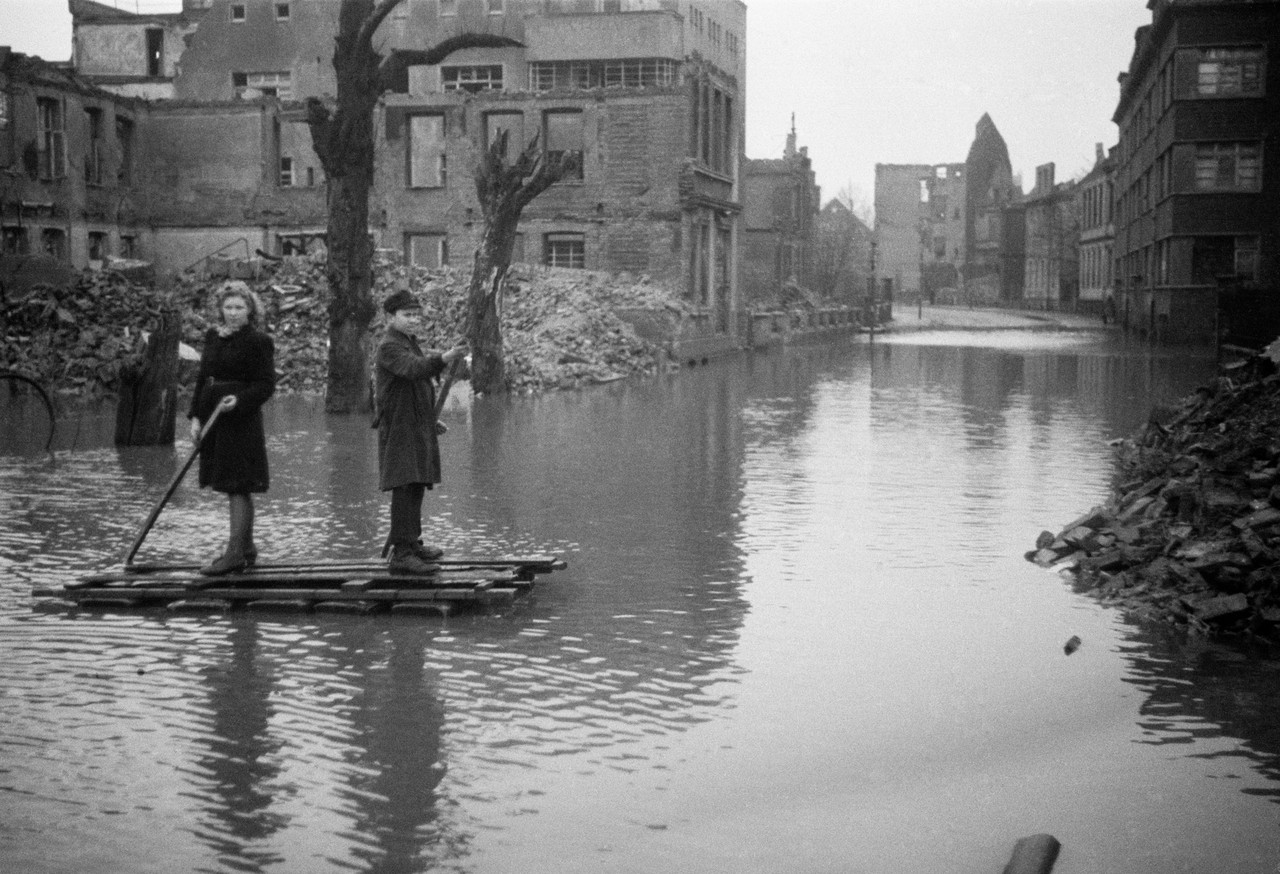 Die überflutete Scharnhorststraße in Münster im Februar 1946. Foto: Stadtmuseum Münster, Sammlung Clemens Hülsbusch.