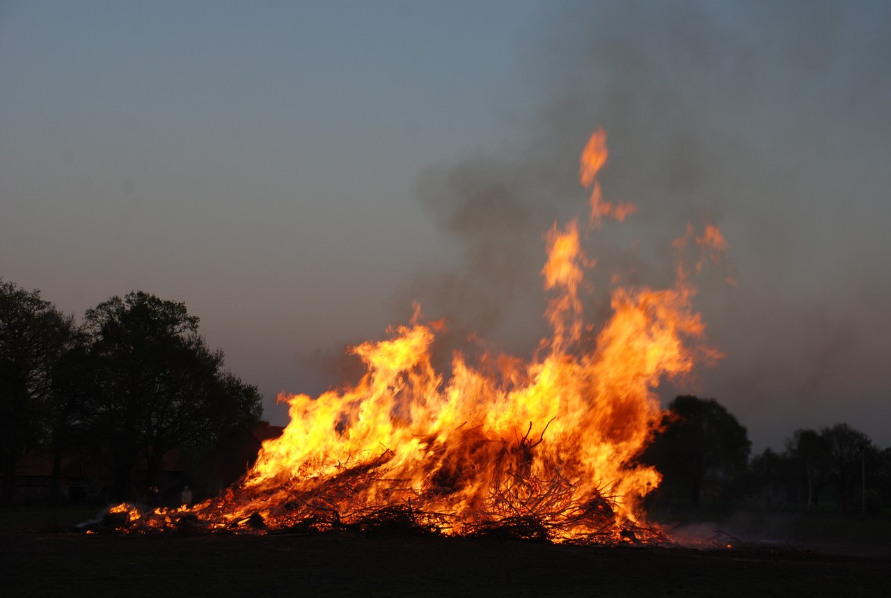 Osterfeuer im Münsterland, Foto: Andreas Eiynck.