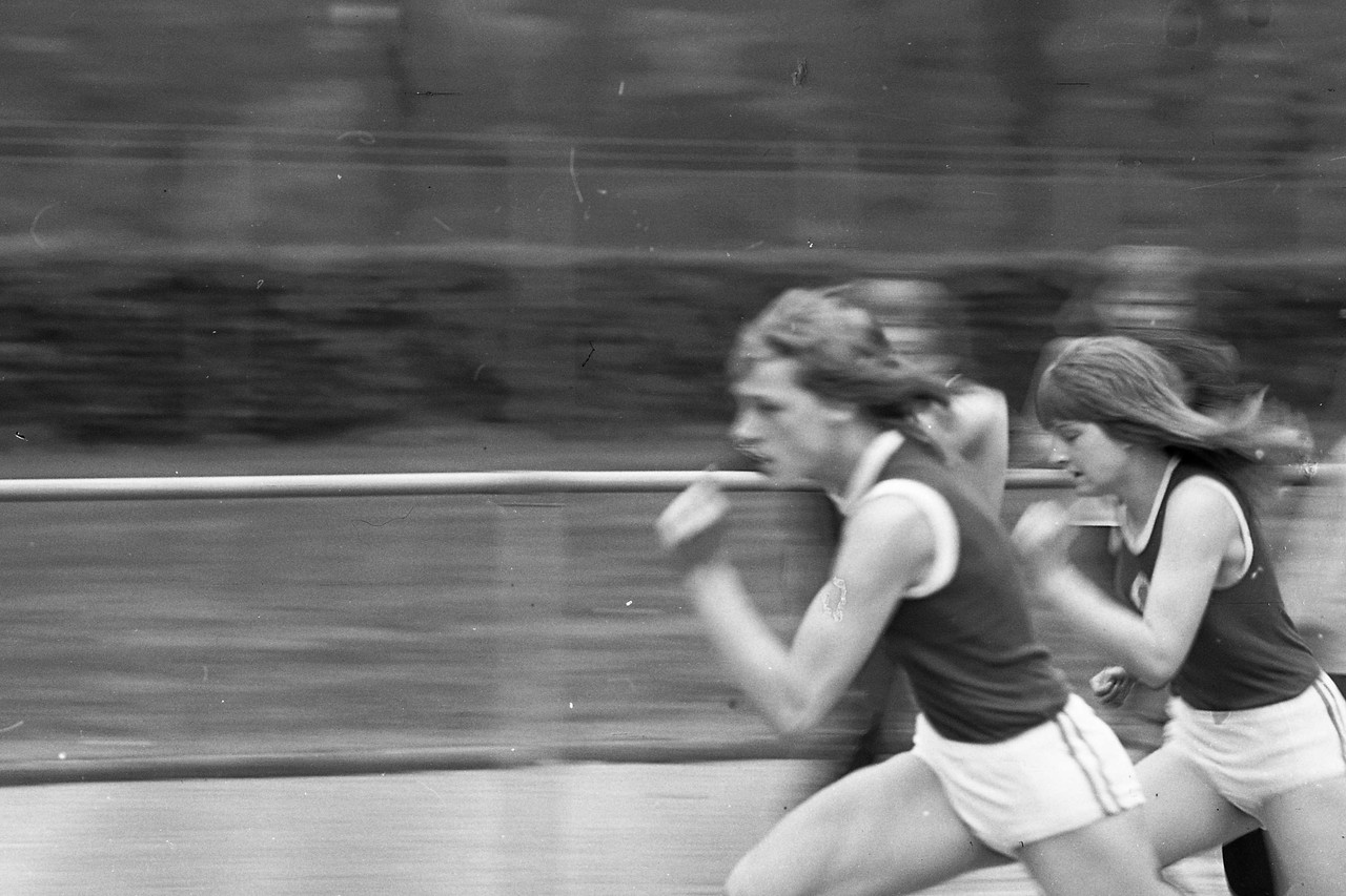 Foto einer Schulsportveranstaltung in Warendorf. Foto: Walter Suwelack; LWL-Volkskundearchiv.