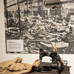 Arbeitsplatz Jutefabrik. (vergrößerte Bildansicht wird geöffnet)