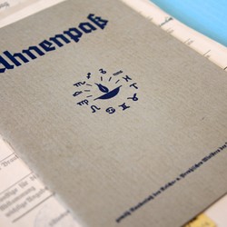 Ahnenpass aus den Beständen des Archivs für Alltagskultur in Westfalen. Foto: Regenbrecht/LWL. (vergrößerte Bildansicht wird geöffnet)