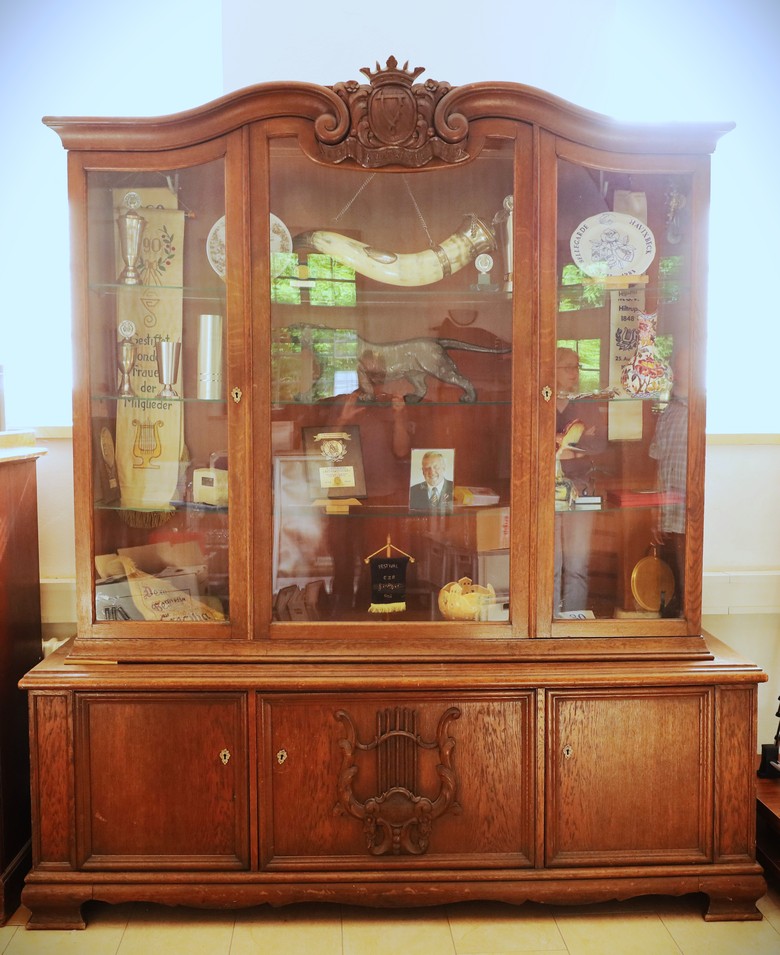 Der Pokalschrank des Gesangvereins Cäcilia Havixbeck.