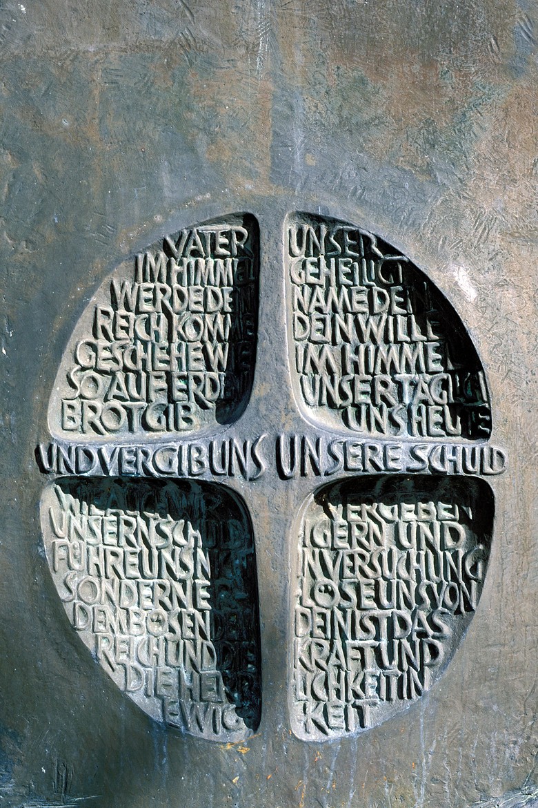 Das Mahnmal für den Frieden an der Evangelischen Kirche Rödinghausen, Detailansicht. Foto: Anna Vogt.