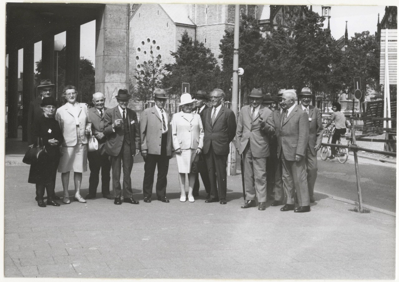 Gewährspersonen zu Gast beim 20. Archivgeburtstag 1971, Foto: Renate Brockpähler, Archiv für Alltagskultur in Westfalen, 0000.56282.