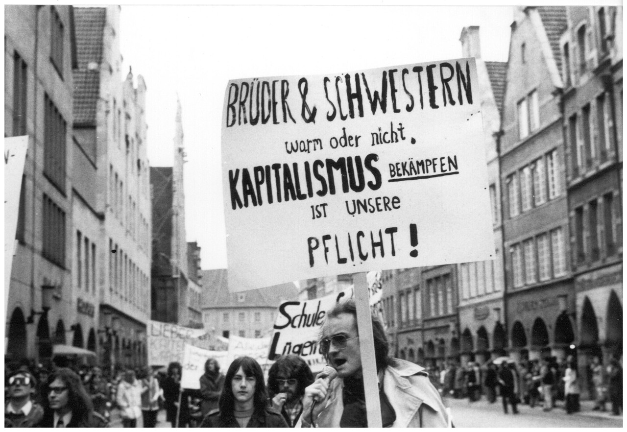 Die erste Homosexuellen-Demonstration Deutschlands am 29. April 1972 in Münster (Stadtarchiv Münster, Rosa Geschichten. Schwul-lesbisches Archiv | Udo Plein).