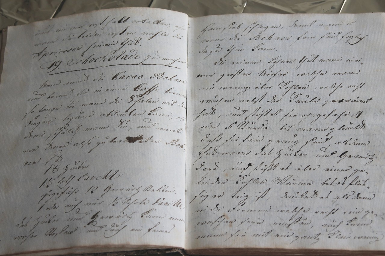 „Schockolade zu machen“: Rezept Nummer 19 behandelt die Verarbeitung von der rohen Kakaobohne bis zu einer Art gewürzter Schokoladenrohmasse. (Foto: Christiane Cantauw)