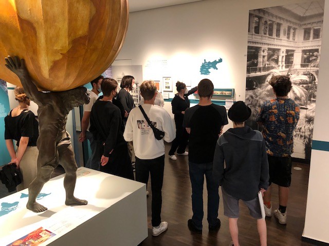 In der Ausstellung „Spurensuche“ des Überseemuseums.