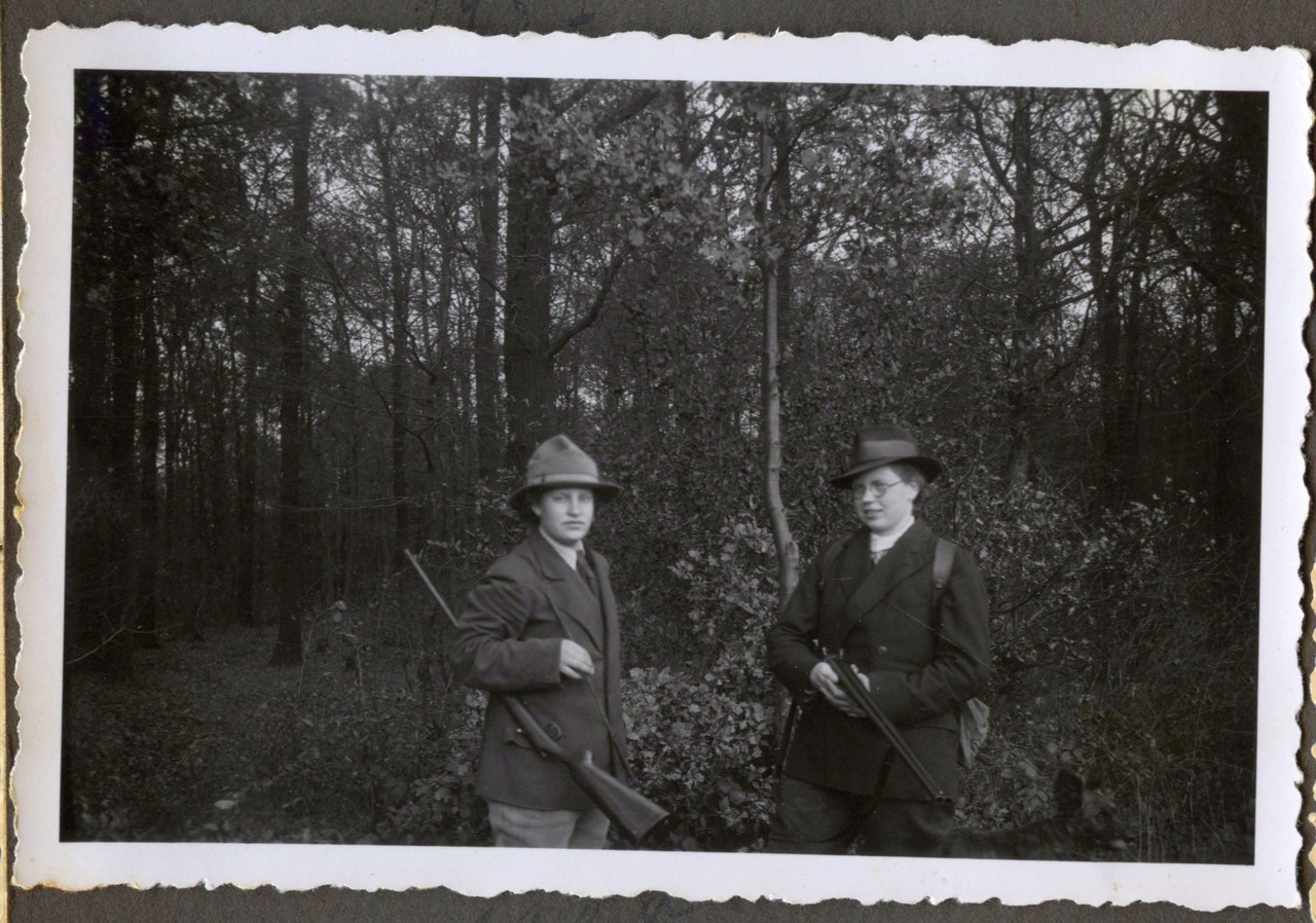 Ein zu der Zeit eher ungewöhnlicher Anblick: Frauen auf der Jagd. 1938. Archiv für Alltagskultur in Westfalen, Sammlung BF Nr. 18a S12.