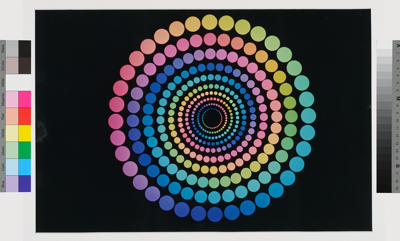 Reproduktion der Kombinatorischen Fotografie Nr. 190, Vintage C-Print auf Agfachrome Papier (1976), 30 x 45 cm, im Passepartout, mit Referenzkarten, 2016. Foto: Stephan Sagurna.