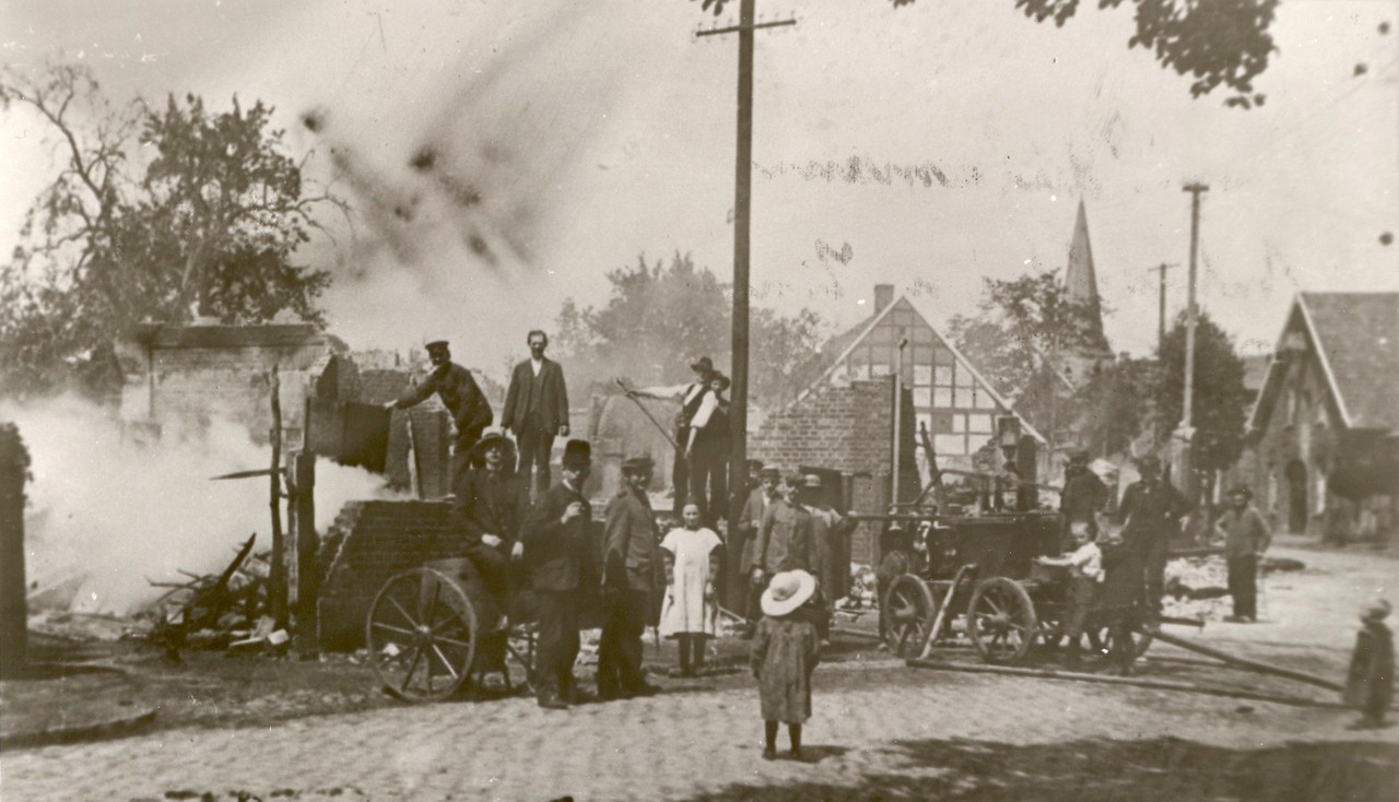 Historische Brandbekämpfung, Freren 1913, Bildarchiv des Emslandmuseums Lingen.