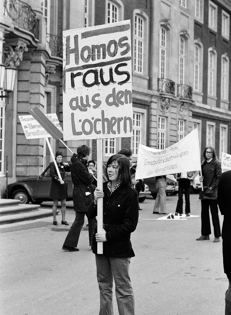 Die erste Homosexuellen-Demonstration Deutschlands am 29. April 1972 in Münster (Stadtarchiv Münster, Rosa Geschichten. Schwul-lesbisches Archiv | Udo Plein).