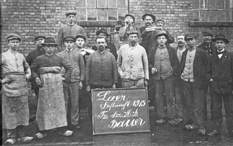Fastnacht in der Weberei Bauer in Laer (1915).