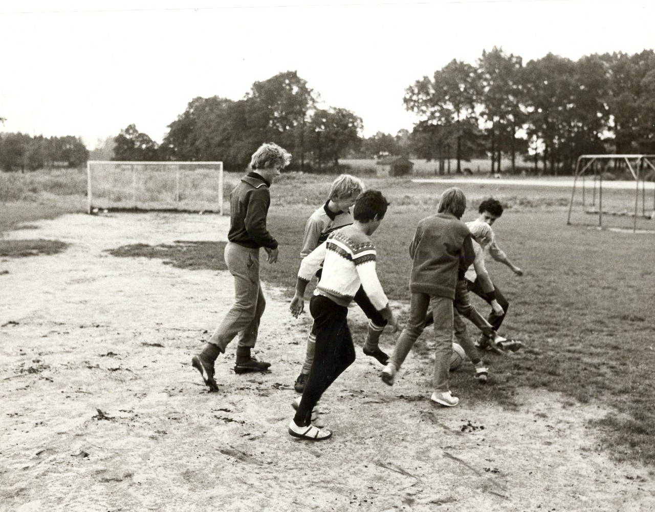 Fußballspiel, hier 1981 im Kreis Borken, Fotograf: Helmut Orwat. Archiv für Alltagskultur in Westfalen, 2006.00327.