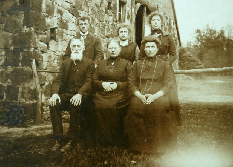 Aus der Heuerlingsfamilie Wallmeyer-Schwiss in Schapen gingen zwei Ordensschwestern hervor (Abbildung: Familie Otto Wallmeyer, Schapen).