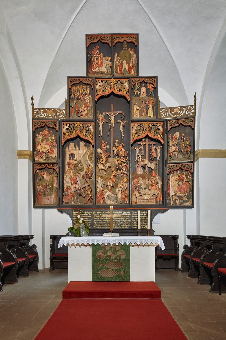 1520/25 wurde im Quernheimer Gotteshaus ein neuer Passionsaltar aufgestellt, den man im Zuge der Reformation umgestaltete – nicht aber gänzlich zerstörte und entfernte, Quelle: Institut für vergleichende Städtegeschichte, Heye Bookmeyer.