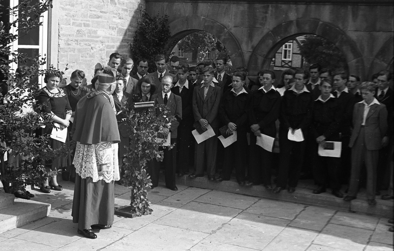 Fotoarchiv Nies, Stadtarchiv Lippstadt, 0859 c 014. Einweihung eines Heimes in Wewelsburg, August 1949.