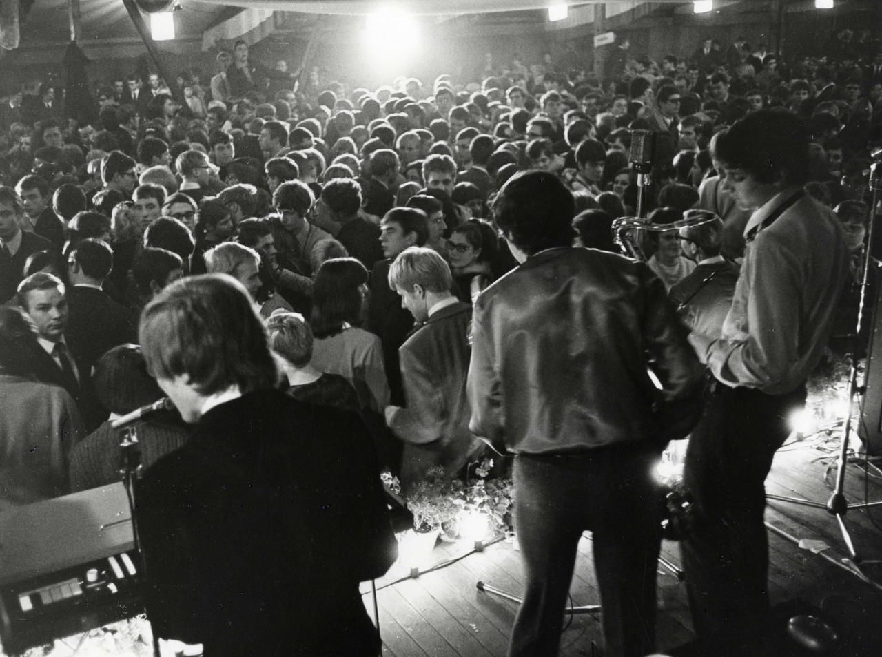 Band während ihres Auftritts beim Karussell der Jugend 1964, Kreisarchiv Soest F 1, Nr. 101484 (Fotograf: Manfred Bauer).