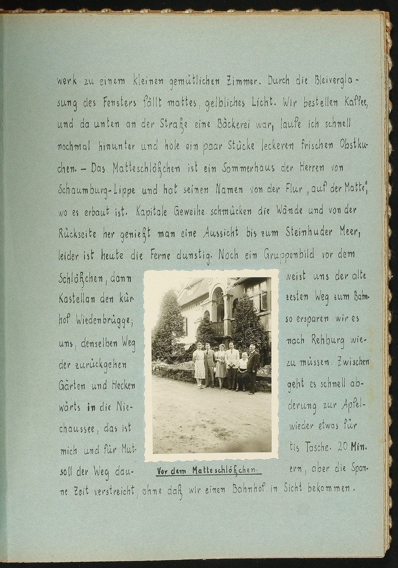 Das vom Text eingerahmte Foto zeigt Ehepaar Fischer (links) mit Reisebekanntschaften.