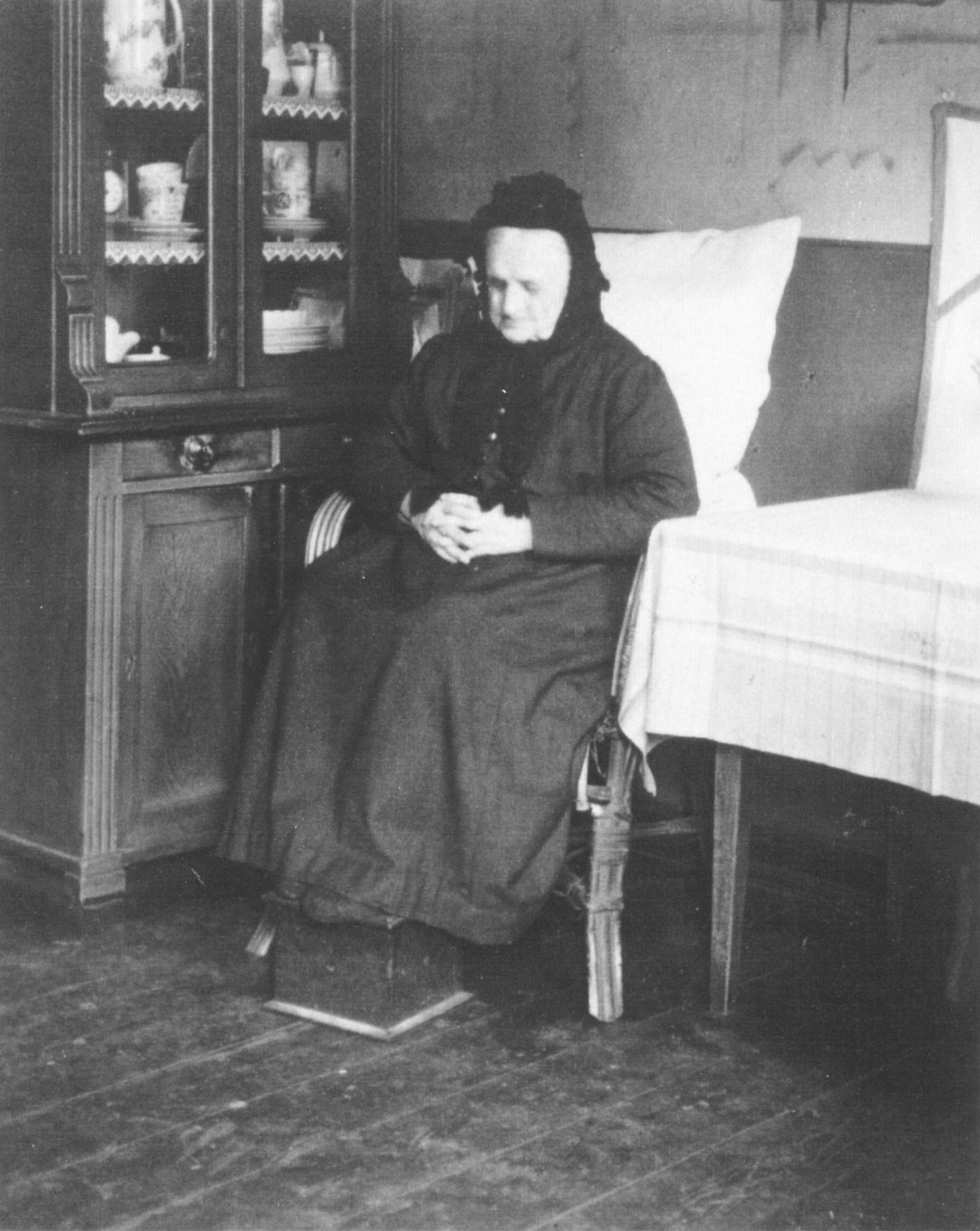 Marian Schöttmer aus Brockhausen kurz vor ihrem 100. Geburtstag 1937.