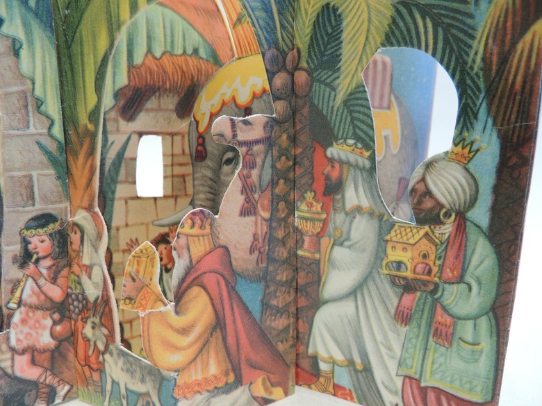 Detail der Krippe: Die Heiligen Drei Könige mit Kamel und Elefant.