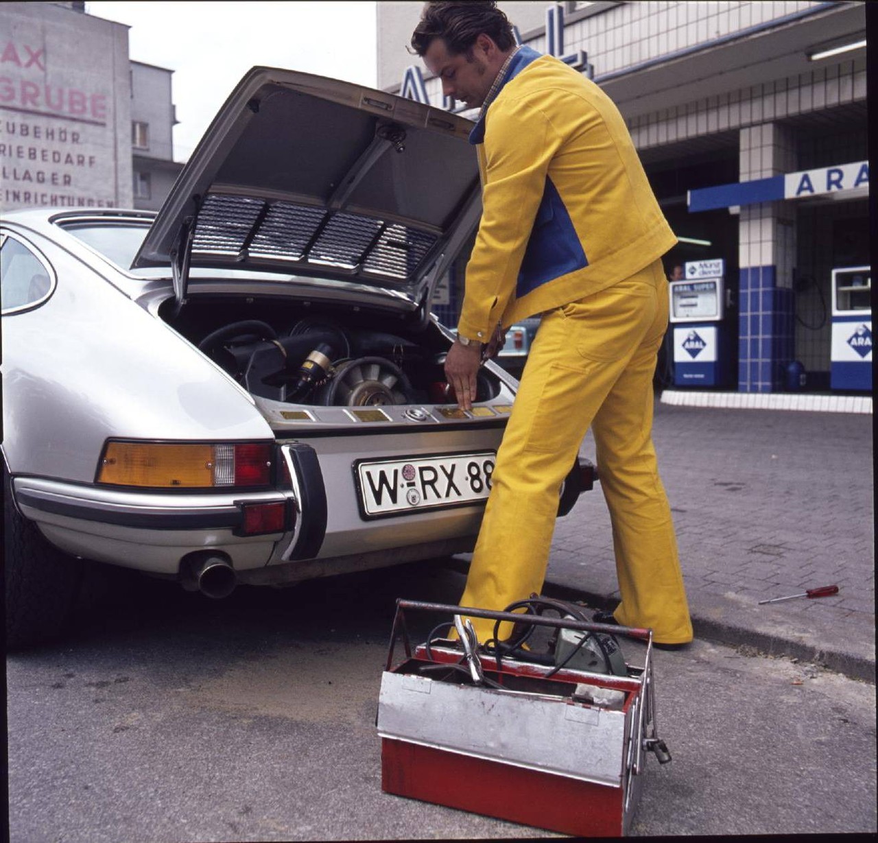 Unter dem Motto „Mehr Spaß am Arbeitsplatz“ gestaltete Heinz Oestergaard eine Kollektion Berufskleidung aus einem Diolen-Baumwollmischgewebe in leuchtenden Farben und zeitgemäßen Schnitten. (Fotos: Archiv für Alltagskultur Inv.-Nrn:  0000.A0898)