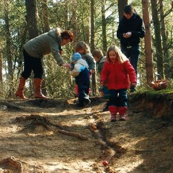 Eierkollern - ein Osterspaß für die ganze Familie, 2006, Foto: Bildarchiv Emslandmuseum Lingen. (vergrößerte Bildansicht wird geöffnet)