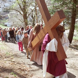Kreuztracht in Menden, 2004, Foto: Martin Egbert. (vergrößerte Bildansicht wird geöffnet)