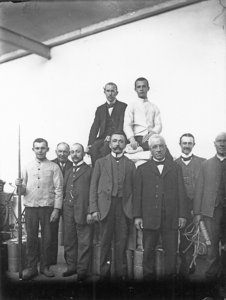 In der Weberei Bauer (Foto Carl Bauer, um 1910).