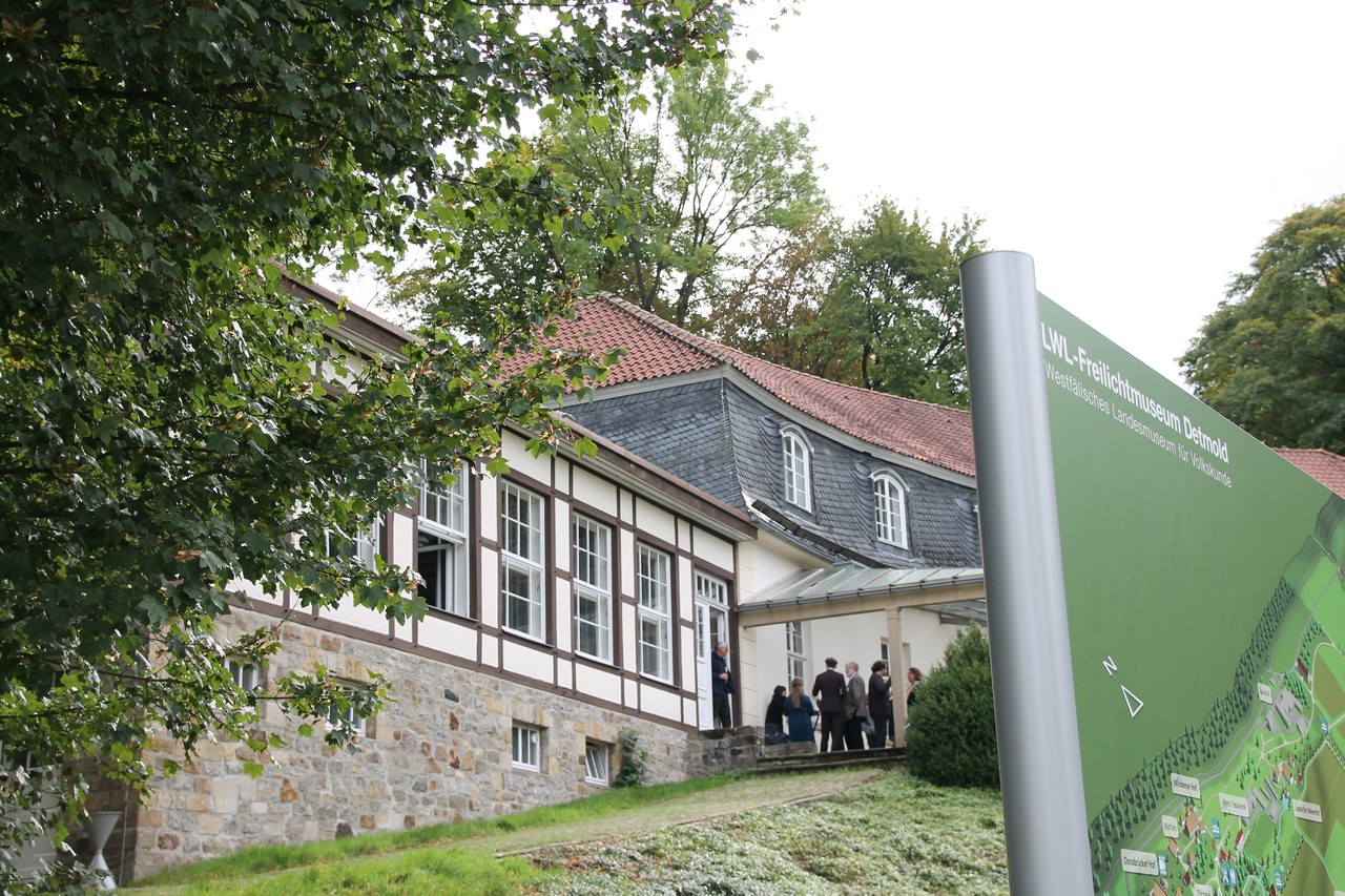 Der Tagungsort: das Krumme Haus im LWL-Freilichtmuseum Detmold. Foto: Regenbrecht/LWL.