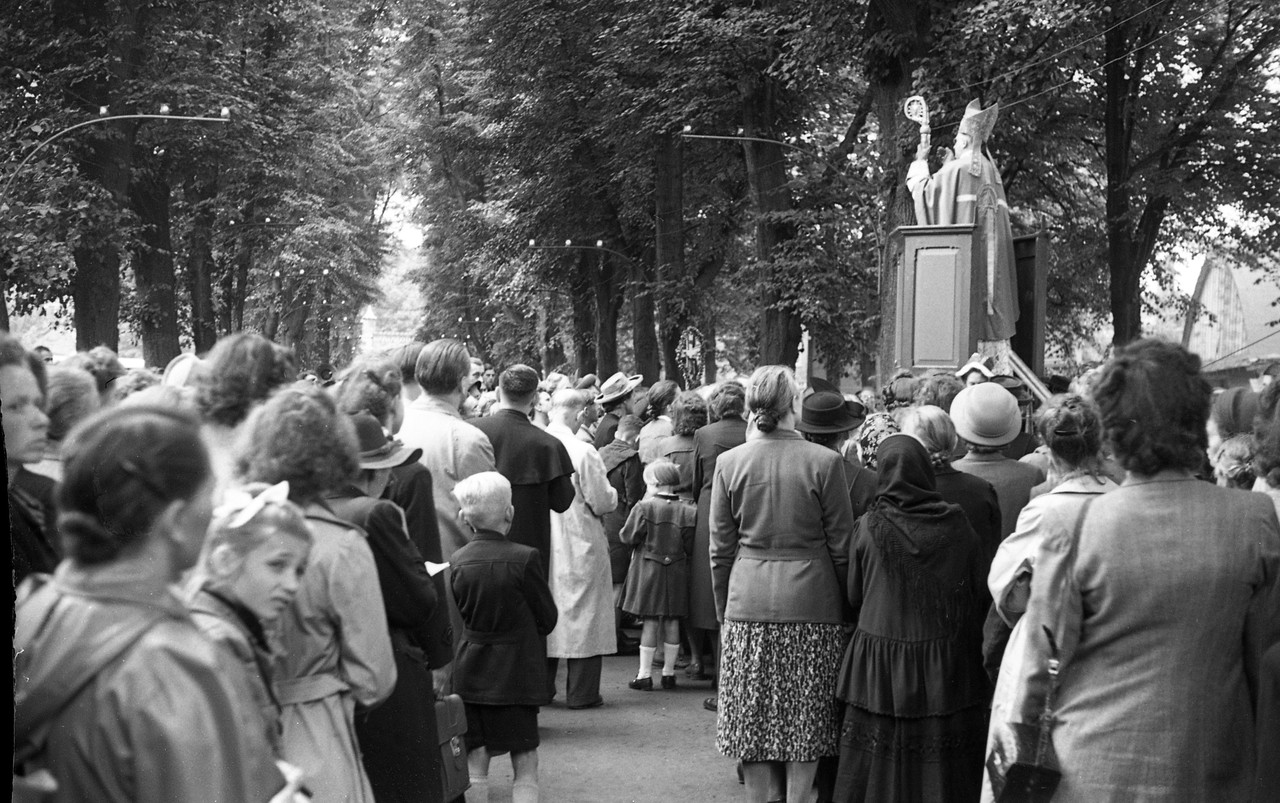 Fotoarchiv Nies, Stadtarchiv Lippstadt, 0853 a 076. Wallfahrt in Werl, Juli 1951.