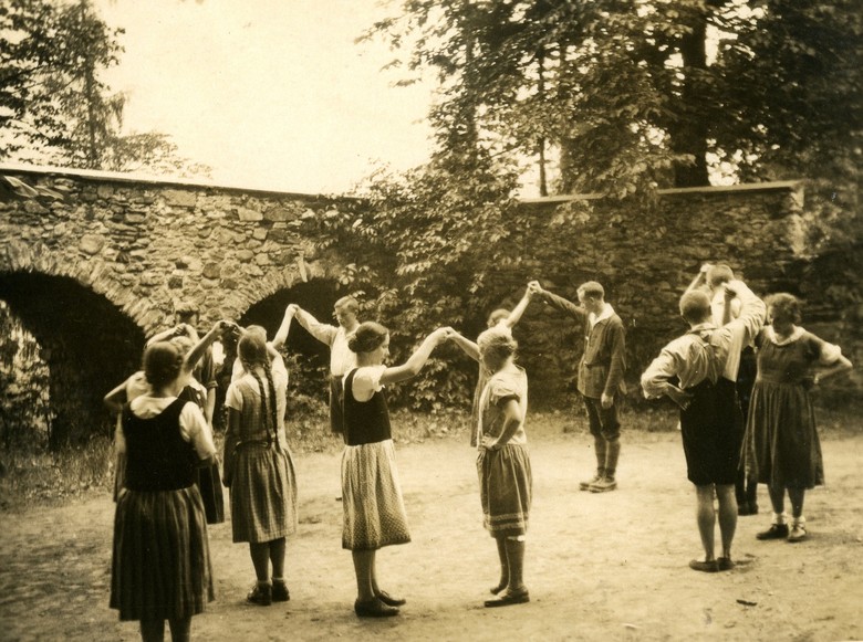 Tanz im Freien, 1929. Archiv für Alltagskultur in Westfalen, 2015.00817.