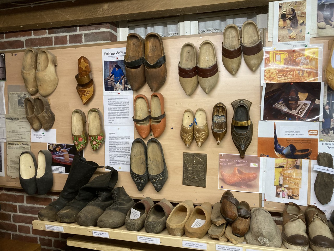 Die Holzschuhsammlung von Clemens Bäumer (Foto: Eiynck).