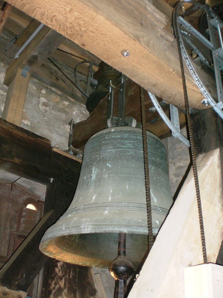 Die „Große Glocke“ der evangelischen Kirche in Lienen im Tecklenburger Land wurde 1663 gegossen; Foto: Christof Spannhoff.