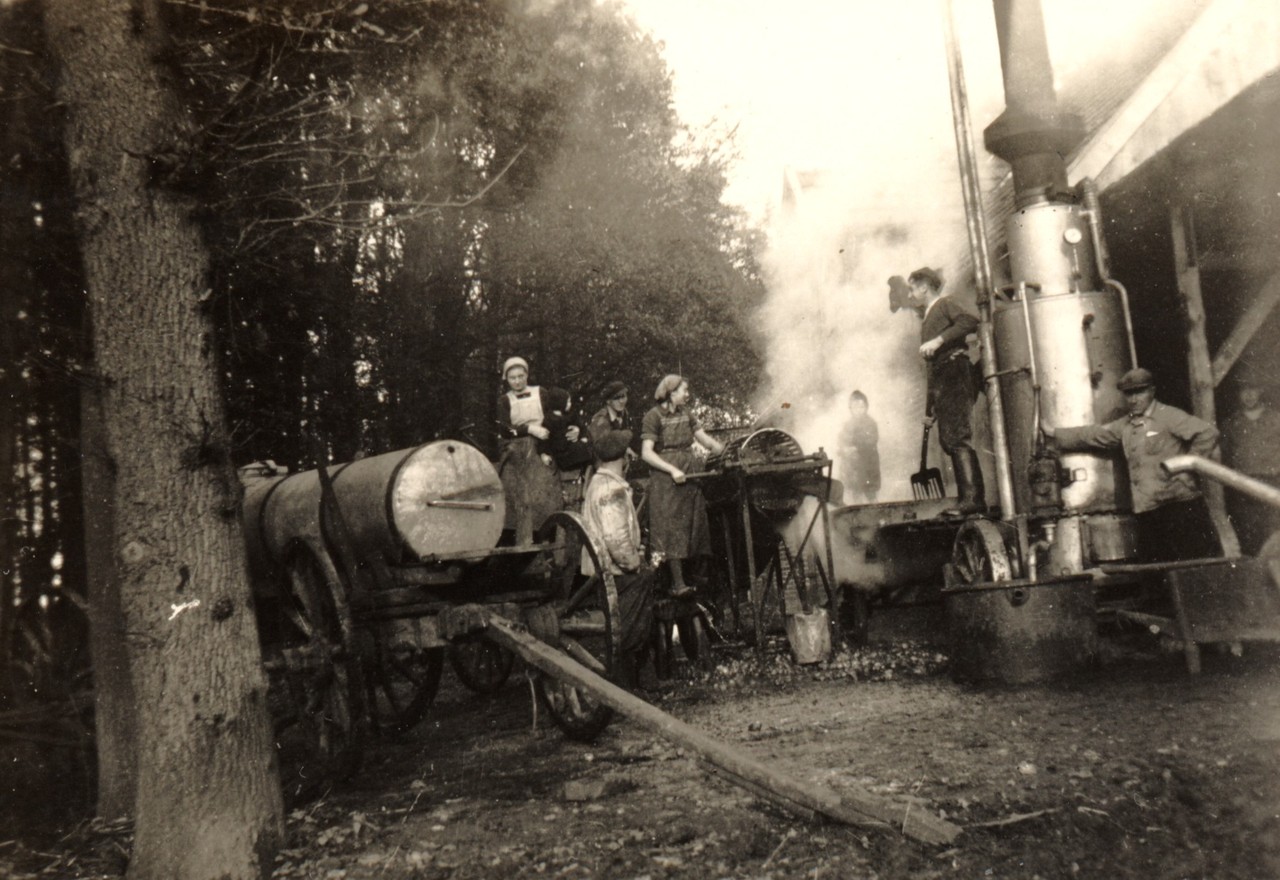 Mobile Dämpfanlage in der Grafschaft Bentheim (Foto um 1950) (2).