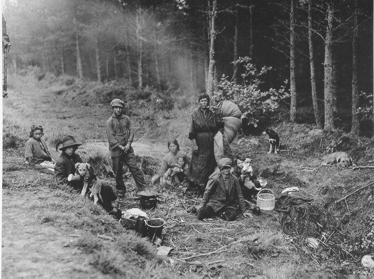 „Zigeunerlager“, Alhorn 1927, Foto Hermann Reichling (Archiv für Alltagskultur, Inv. Nr.: 0000.07193)