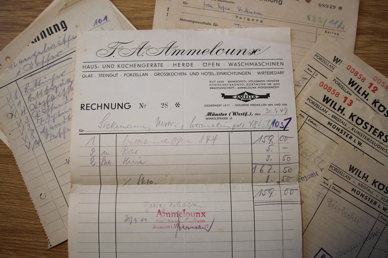 Rechnungen aus dem Nachlass Siekmann. Foto: K. Hüing.
