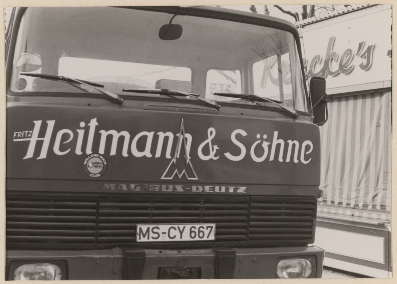 Bildarchiv Alltagskultur Münster, 1987.00776, Frühjahrssend, Münster, Hindenburgplatz, 20.3.–31.3.1982, Fotograf: Dietmar Sauermann.