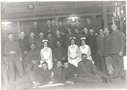 Weihnachtsfeier im Lazarett, 1914. Archiv für Alltagskultur in Westfalen, 1998.00836. (vergrößerte Bildansicht wird geöffnet)