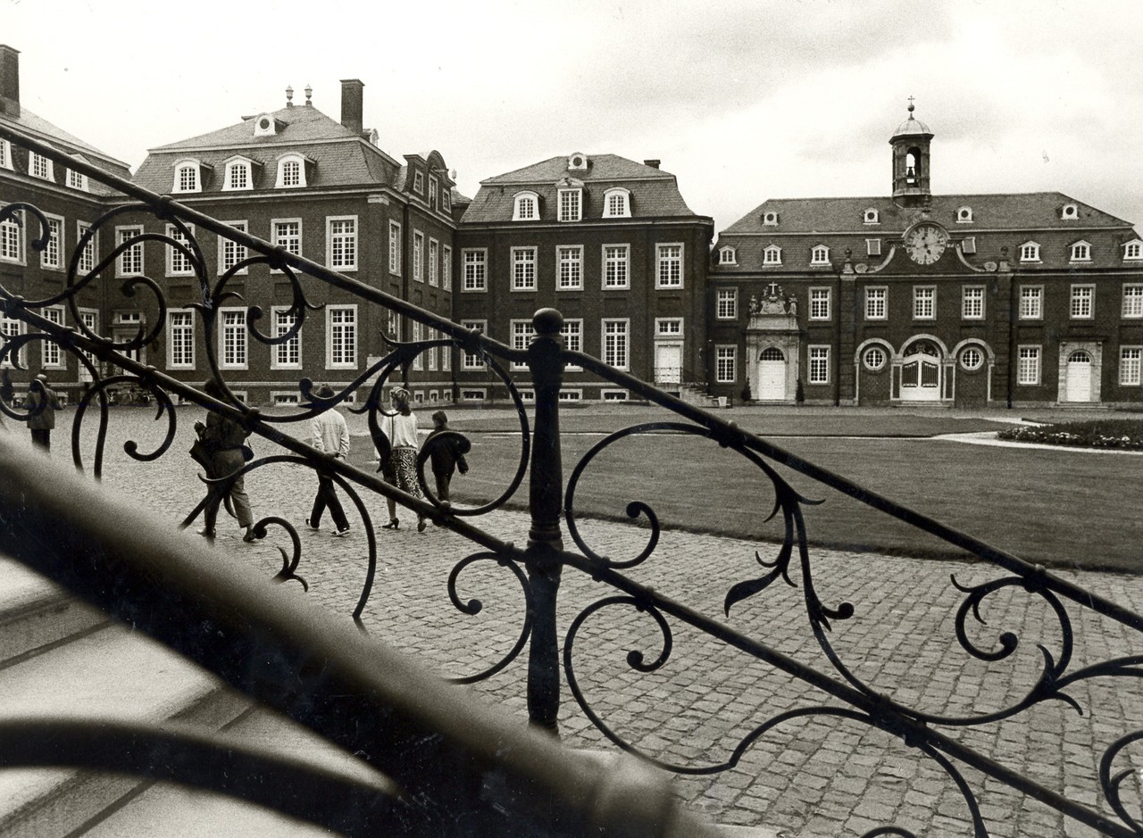 Der erste Vortrag widmet sich dem Konkurs der Erbauer von Schloss Nordkirchen, der Familie von Plettenberg. (Schloss Nordkirchen, Aufnahme von 1985, Fotograf Helmut Orwat, Archiv für Alltagskultur, LWL).