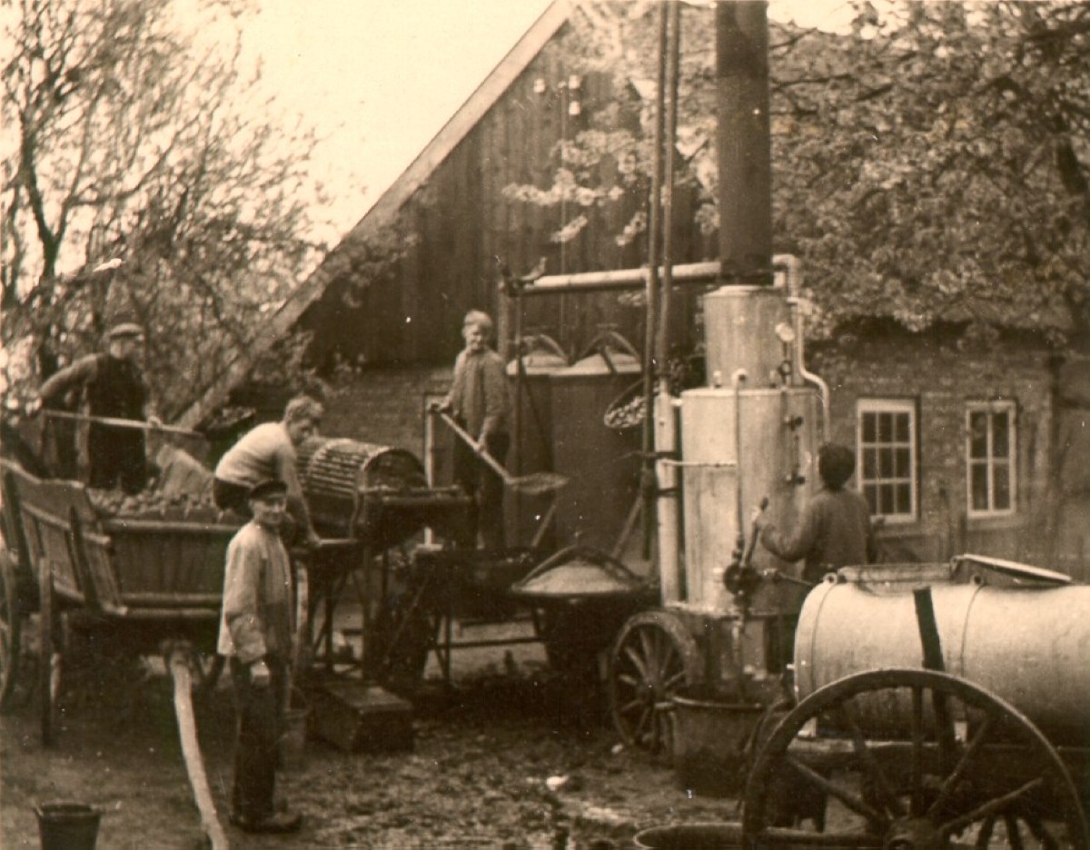 Mobile Dämpfanlage in der Grafschaft Bentheim (Foto um 1950) (3).