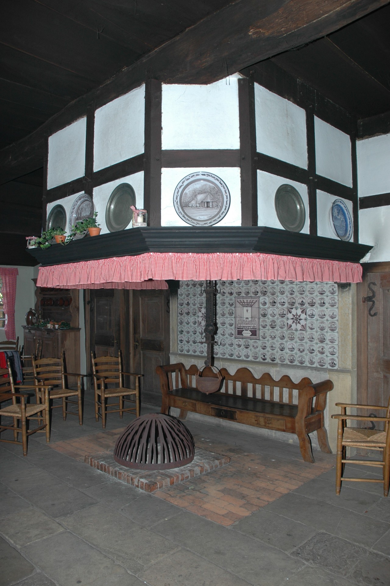 Nachbau einer Herdbank im Heimathaus Emsbüren.