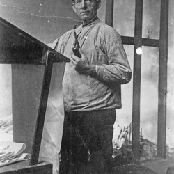 Leinenbleicher beim Leinenprüfen (1927). (vergrößerte Bildansicht wird geöffnet)