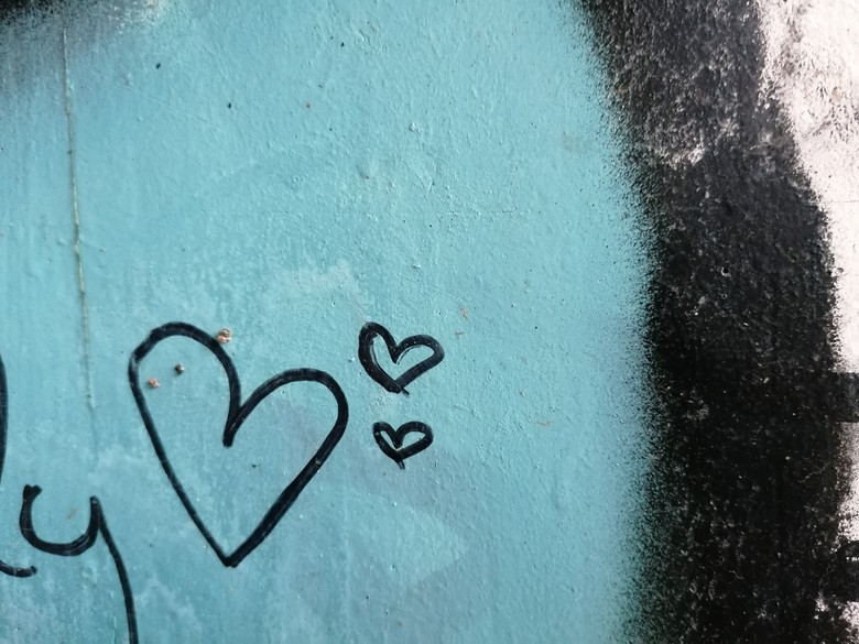 Das Graffito an der Wand kam von Herzen. Foto: Sonja Voss.