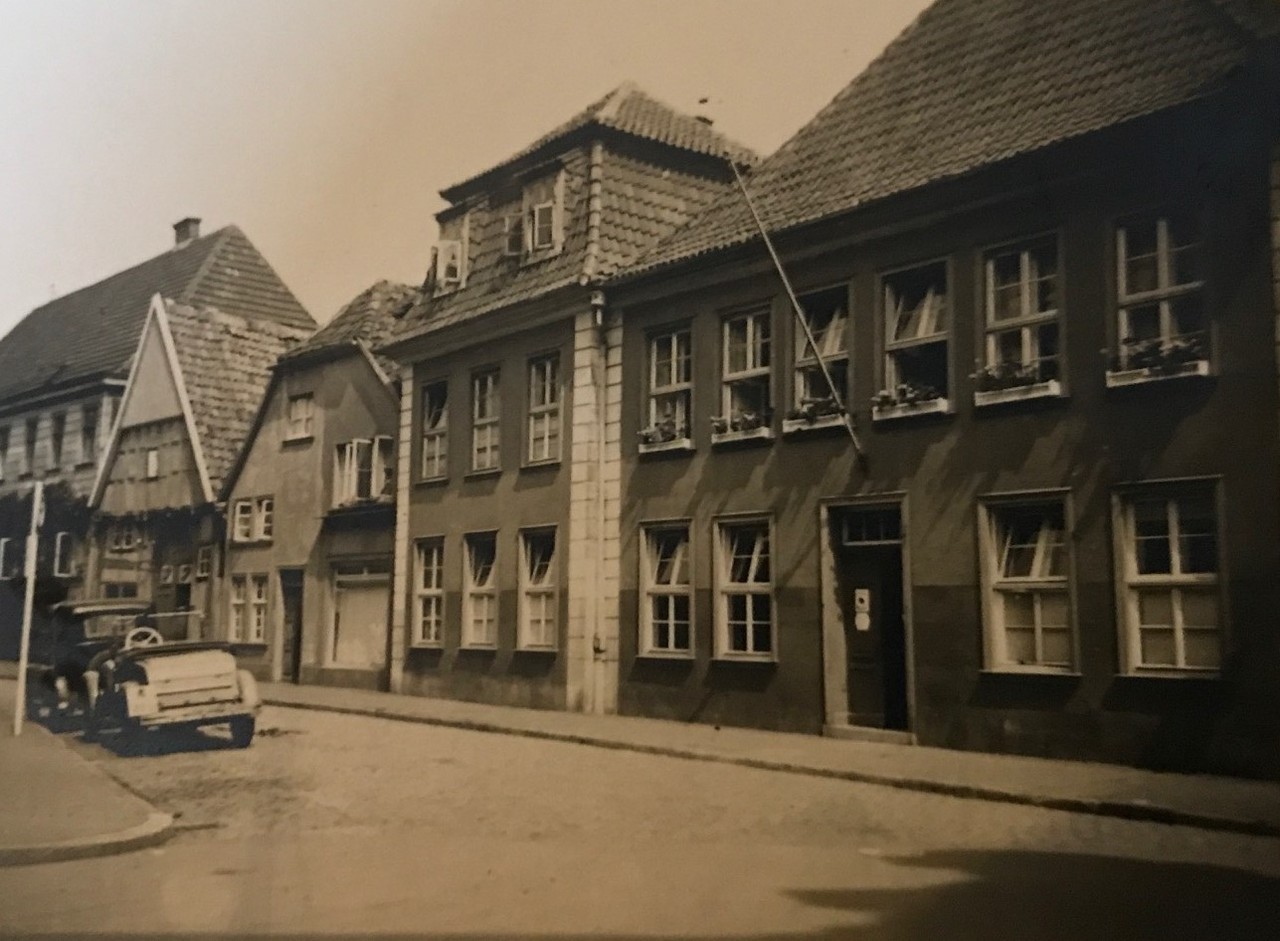 Gebäude der Familie Brand in den 1930ern (Kommunalarchiv Herford): Die Häuser der Familie Brand in der Löhrstraße gehören heute der Stiftung Brand.
