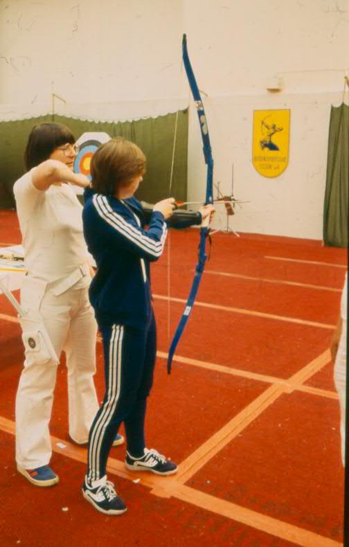 Einführung ins Bogenschießen. Messe Trimmyland 1980, Essen (Foto: Gustav Hildebrand)