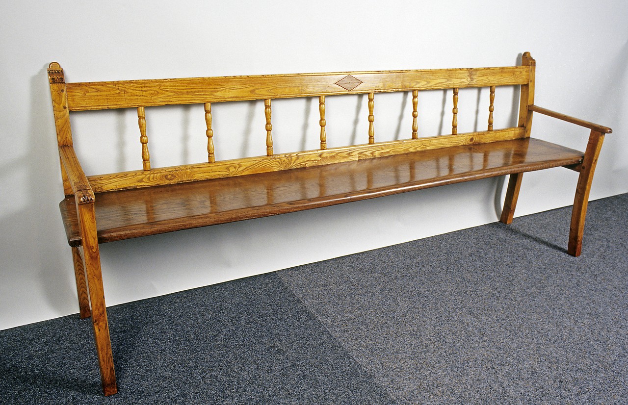 Herdbank aus der Zeit um 1900 aus Freren (Emslandmuseum Lingen).